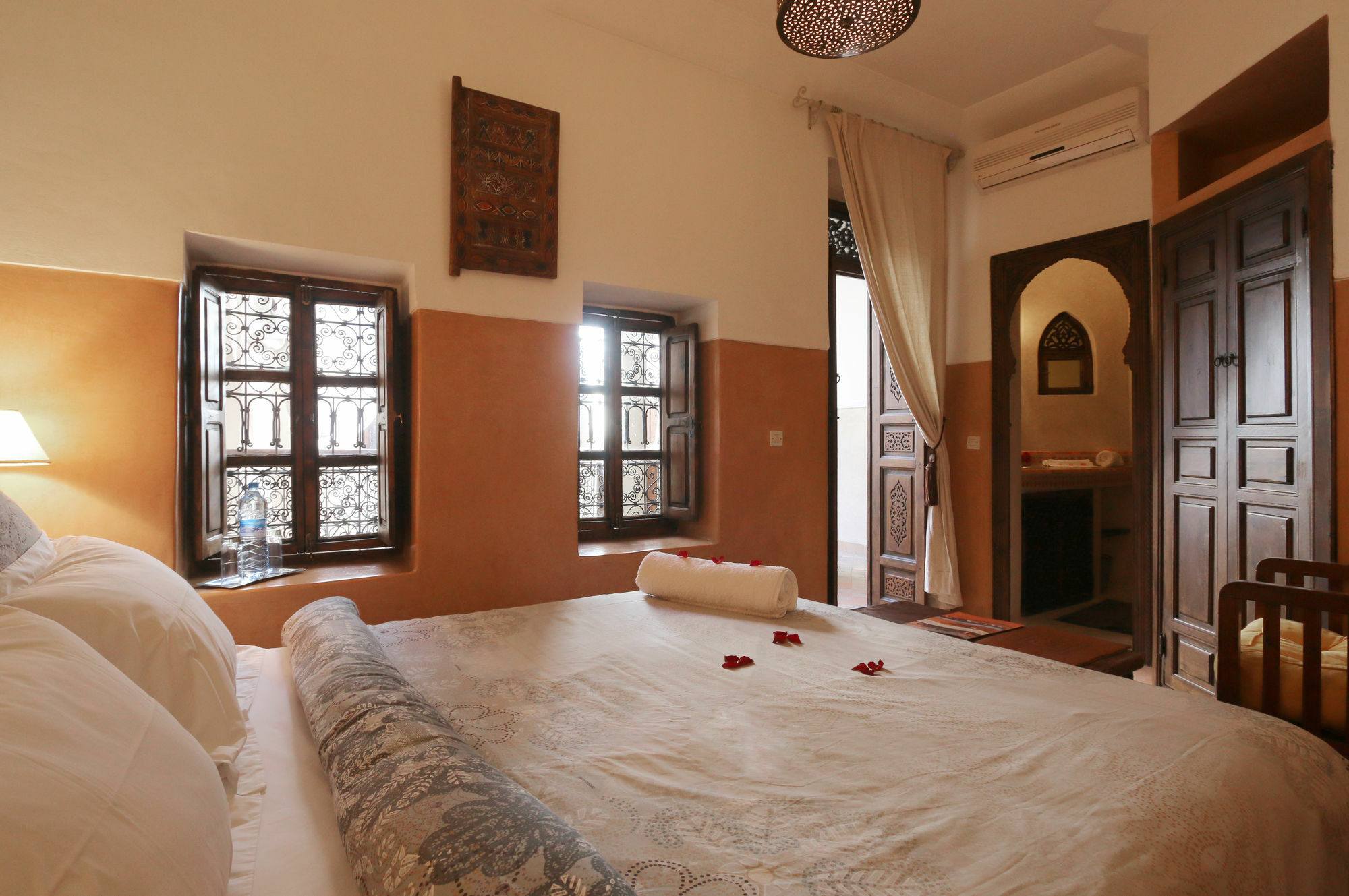 Jaune Safran Entire House Bed & Breakfast