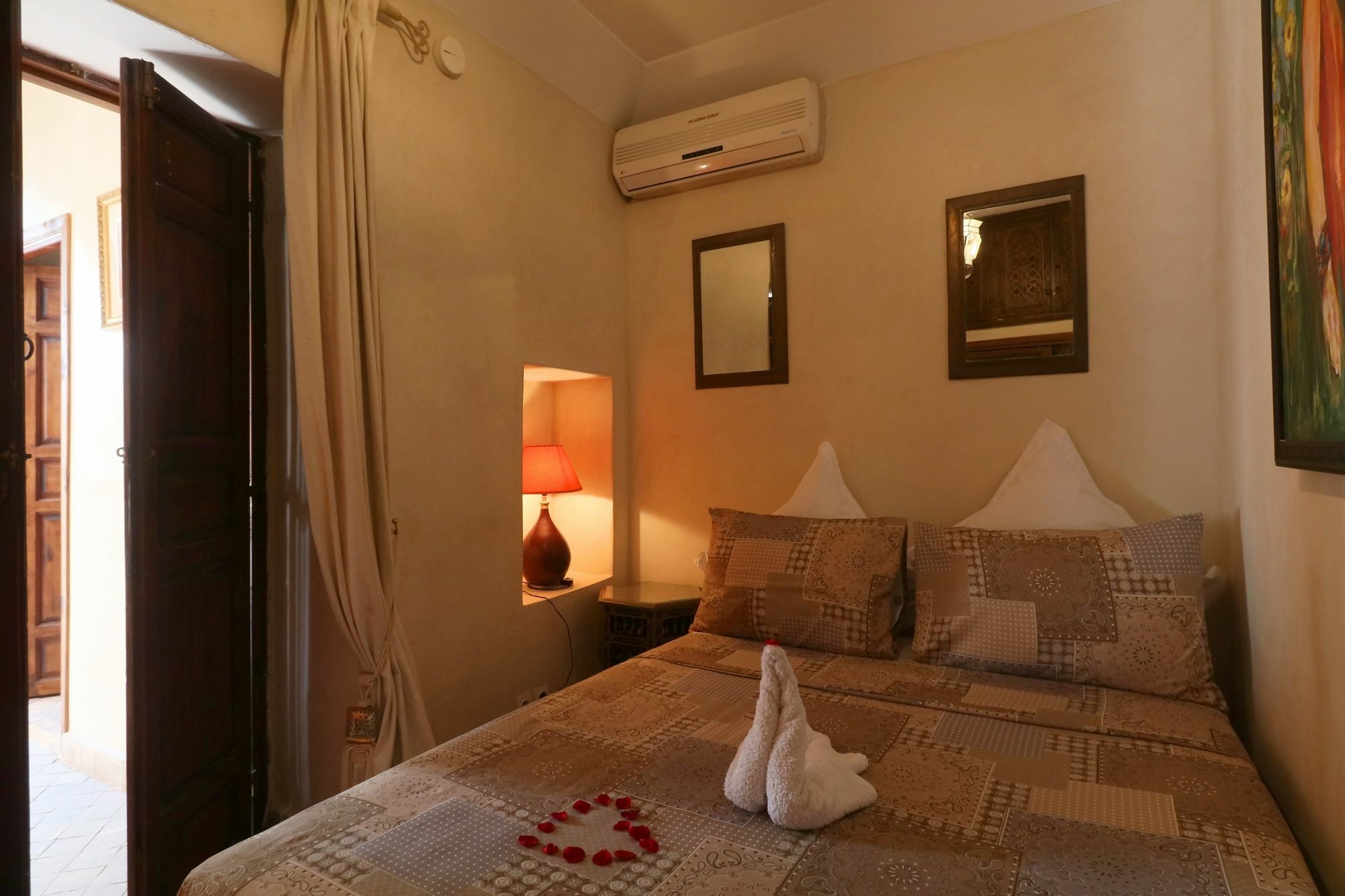 Jaune Safran Entire House Couette-café Marrakesh