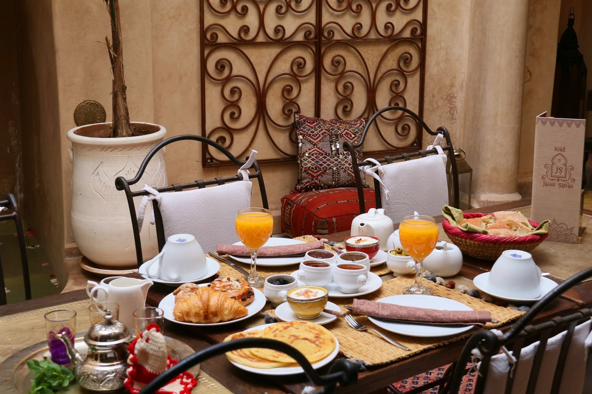 Couette-café Jaune Safran Entire House 4*